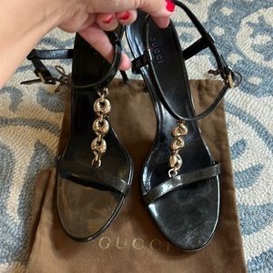 Gucci black patent leather heels with gold chains